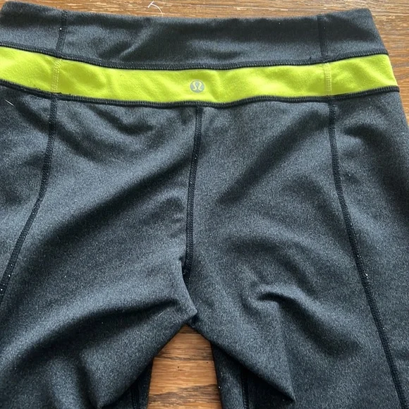 Lululemon Athletica Grove Capri Pants Size 6 - Picture 4 of 7